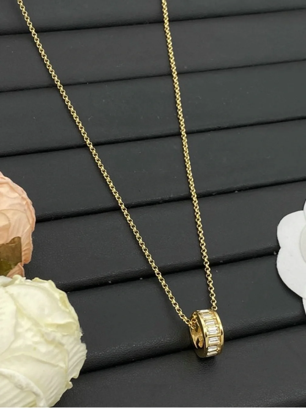 Fashion Jewelry Gold Double Ring Pendant Necklace with Pearl Accent